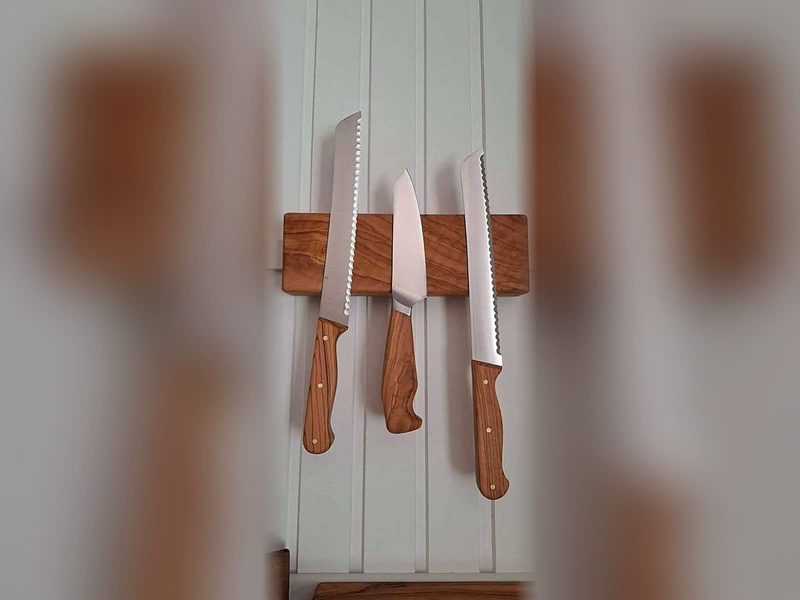 Messer mit Olivenholzgriff